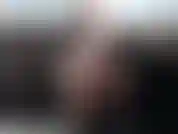 Morgan se mete los dedos en su coñito húmedo y le frota el clítoris hasta que se corre.