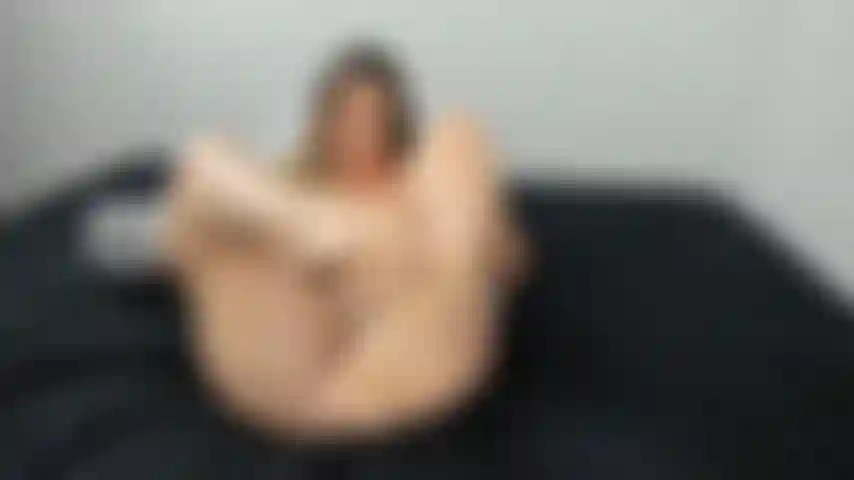 Acariciando tu polla palpitante con mis dedos y plantas sexys hasta que los cubras con tu semen! Squirting dildo!
