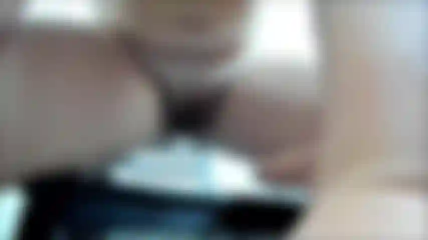 Chorreando por toda mi máquina de follar y chupándola hasta dejarla limpia! * Primer plano*.