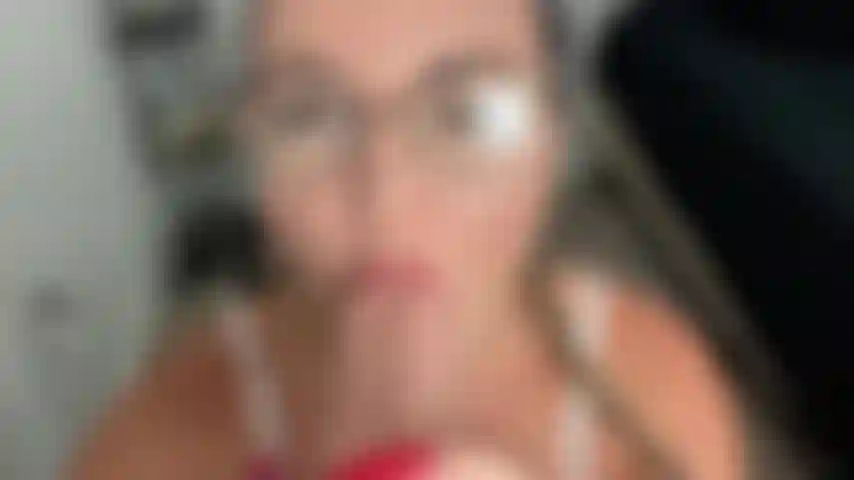 Pov chupando y acariciando los pies. Morgan con sus lentes!