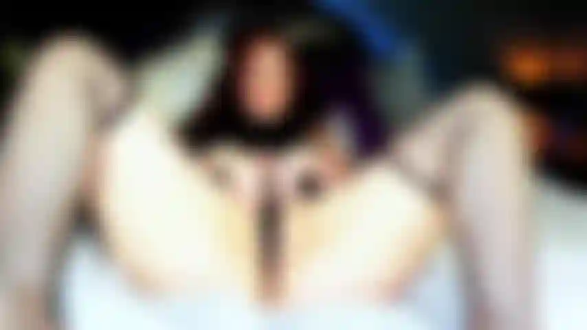 Morgan, la reina del squirting! Follando con el coño y squirting. Gran squirting!!