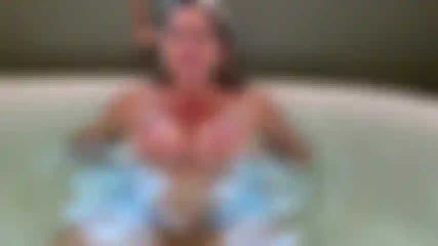 Sexy bath time and solo masturbation
