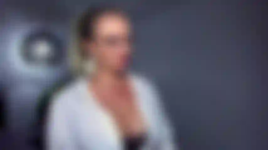 Sé lo que te preocupa. Puedes contar conmigo para ayudarte a lidiar con tu frustración por tu diminuto pene.