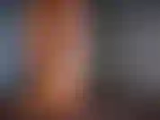 Céntrate en mis pies. Solo puedes correrte en mis pies. Ya que quieres ser mi buen piecito, te vas a comer tu semen.