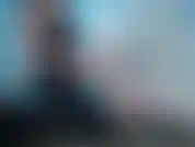 Sé lo débil que te vuelves por un par de hermosas piernas como las mías. Te conviertes en una perdedora tan débil en presencia de una diosa de piernas largas.