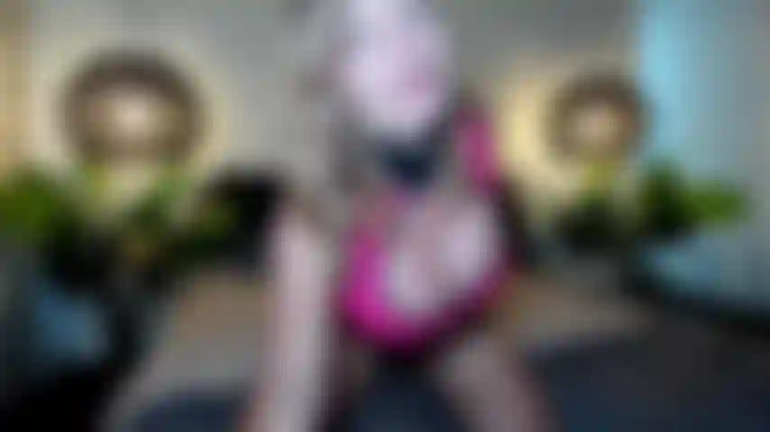 La obsesión por las tetas de látex te arruina a ti y a tu cuenta bancaria. Mis tetas te controlarán a ti y a toda tu vida, y me lo agradecerás. Adóralos; ellos son sus dueños.