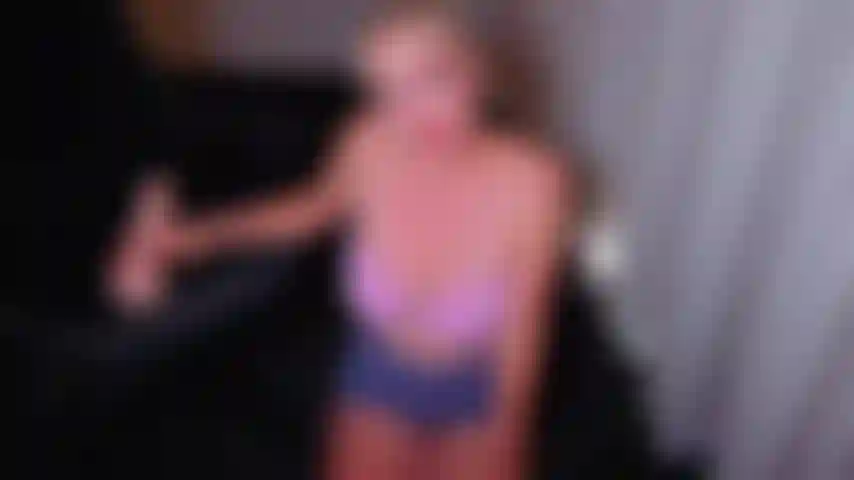 Mejor amiga convertida en cornuda perdedora (parte 1). Sé que estás enamorada de mí, pero necesitas ver lo que merezco mientras estás sentada sobre tu mano. Mírame chupar a mi novio alfa, pero no te atrevas a correrte a menos que limpies tu propio desastre. Cornuda en la friend zone.