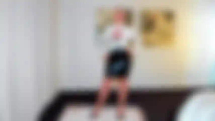 El placer de la profesora es mejorar tu concentración en clase. Sé lo molesto que puedo distraerte con mi falda de látex. Tengo muchas ganas de que triunfes. Quitemos tu tensión sexual y mejoremos tu enfoque.