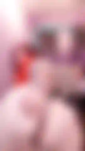 Sacudiendo y abofeteando y abriendo el culo.