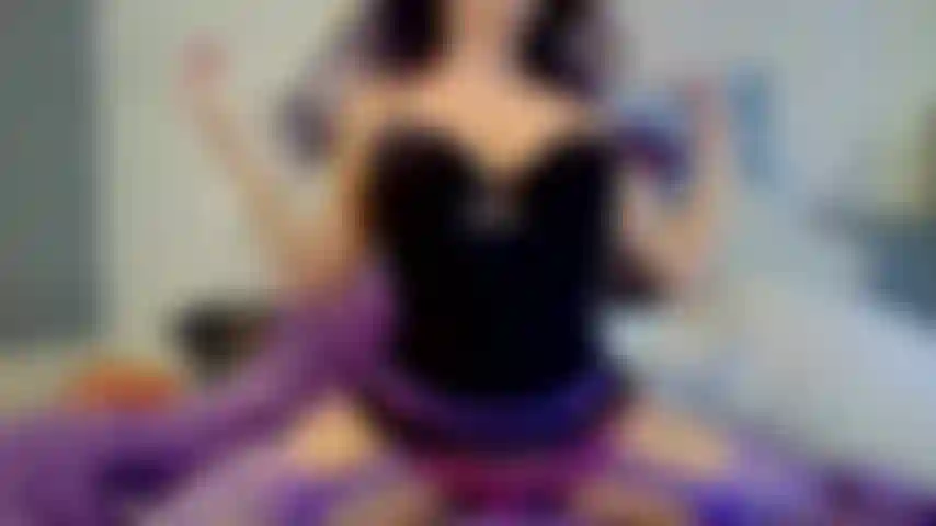 Tetas y paseo con juguete.