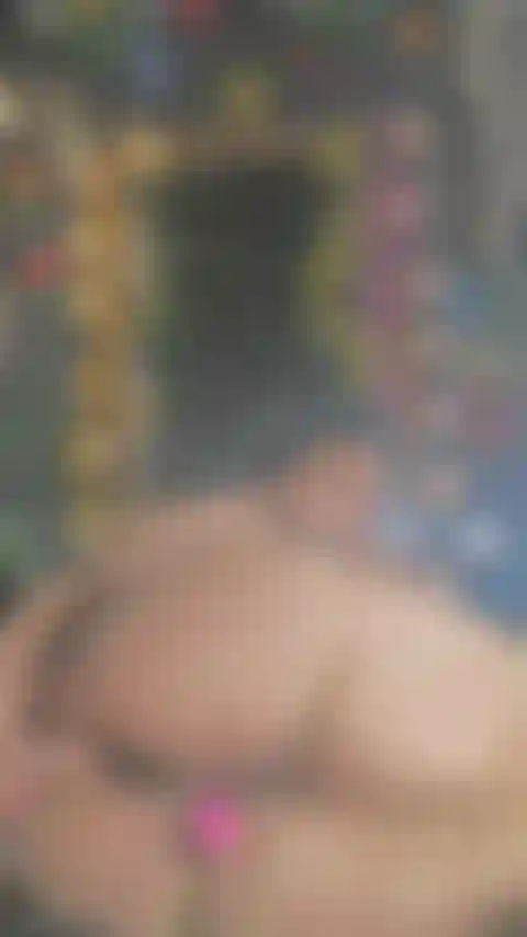 Anal con consolador y mordaza.