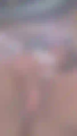 Golpeando el coño y goteando semen.