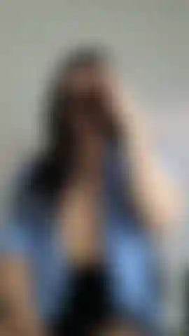 Bulking Pec bouncing / pec slap in my work shirtSensual teasing - Pec bouncing in my work shirt as i look at you... Watch as the crease of my thick pecs get deeper and deeper the more i flex. Playing with my hair, smiling at you and getting closer as i feel them sensually.
Do you enjoy watching me express myself?