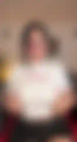 maldita sea, mis pezones son pi punto debil, solo con una chupada puedes hacer que se me abran las piernas...🍆