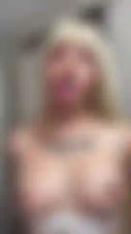 Rebota mis tetas en tu cara.