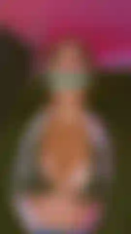 Un delicioso rebote de tetas.