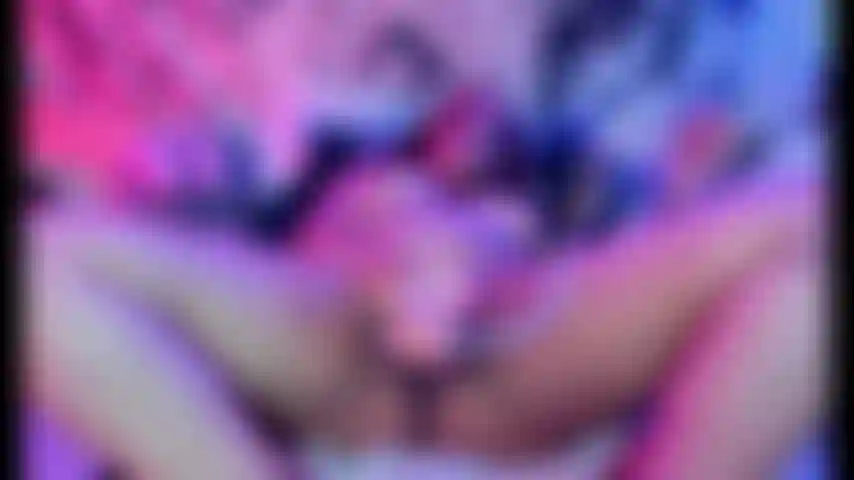 Una corrida muy rapida en mi coñito humedo.