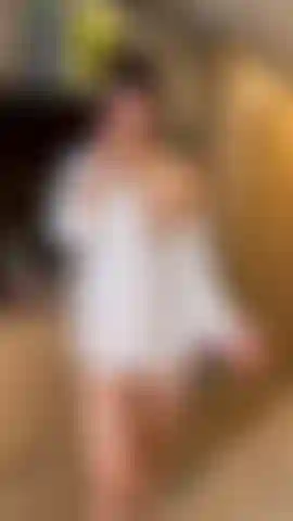 ¿Quieres comer el postre primero? Ya tengo las piernas abiertas para ti.