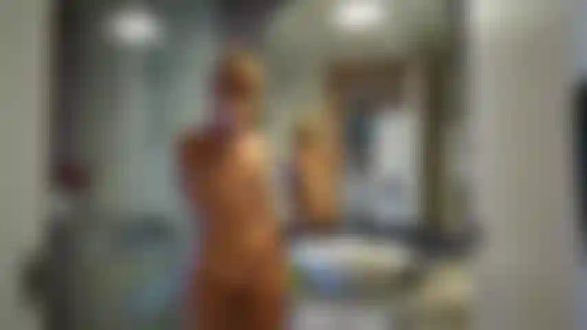 Lavado de dientes y lengua, fetiche de escupitajos.