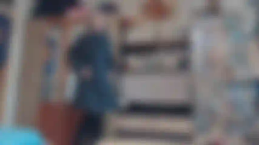 Te provoco con mi gabardina.