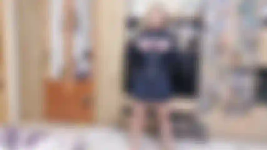 Provocándote con mi chaqueta de invierno hinchada.