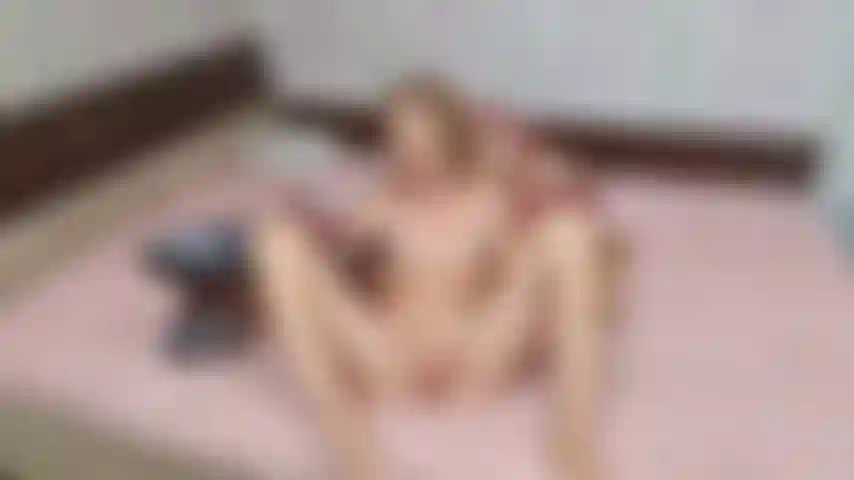 Chupandome el coño y las tetas con aspiradora.