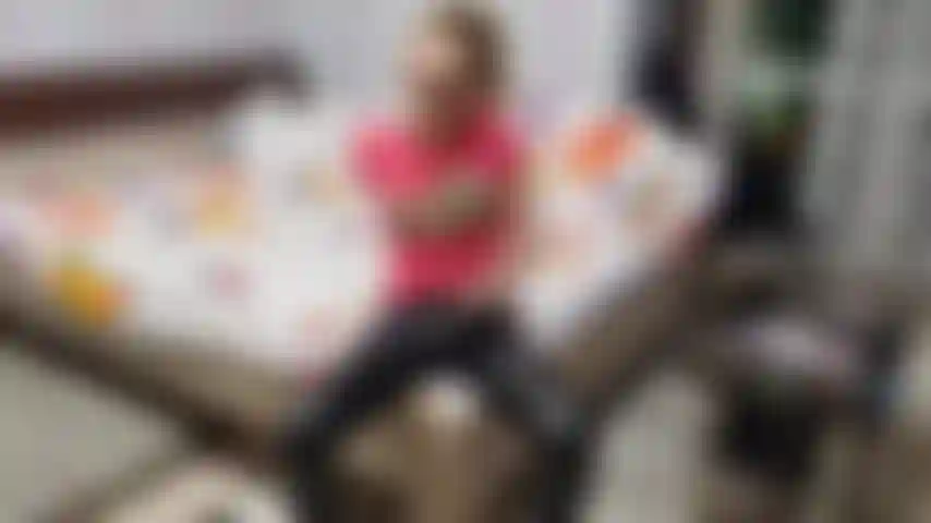 Masturbo y fumo mientras veo porno.