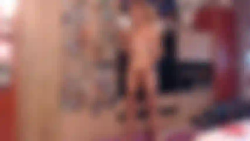 Masturbándome y fumando mientras veo porno.