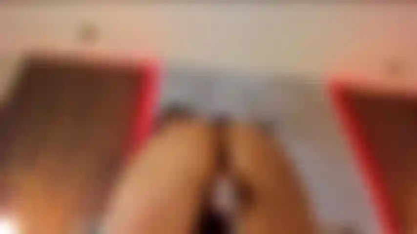 Mi coño estaba tan caliente que quería una polla grande y gruesa. Con esta polla alcancé el punto más alto de satisfacción. Mi coño quedó satisfecho y feliz.