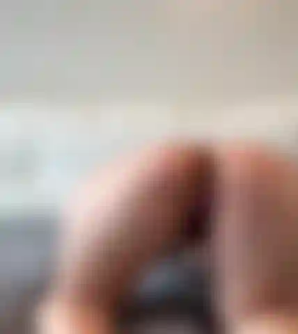 Me masturbo el coño por delante y por detrás.