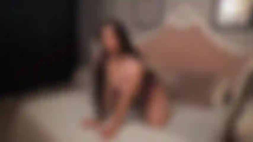 Me encanta captar tu atención provocándote con mi cuerpo espectacular.