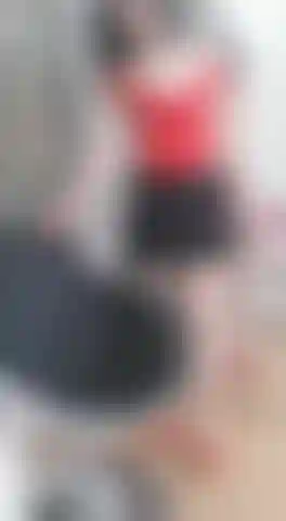 Mujer con clase desnudándose.