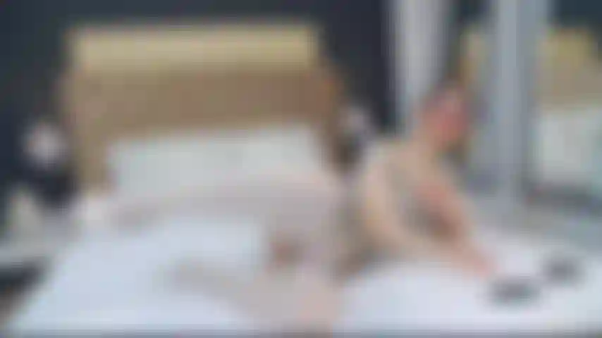 Juego de coño con bragas puestas.