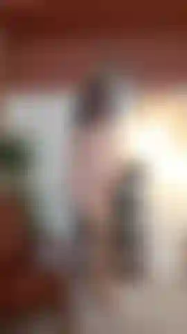 Milf traviesa que usa solo medias color canela.