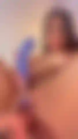 I fuck myself with a machine and I have a delicious orgasm
