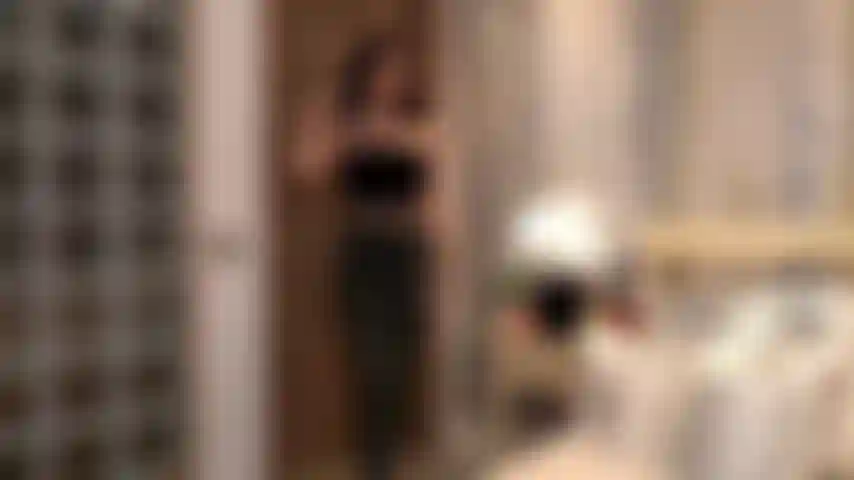 Juego de rol personalizado: chica tímida e inexperta que consigue un orgasmo intenso.