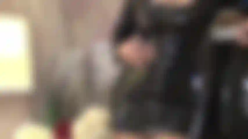 Trance de pvc lo alto te atrapa desprevenido y en un instante estás pegado a la pantalla, sin mente y anhelante. Mi voz va a darte el último empujón, mientras mi provocación hará que tu mano acaricie sin sentido. Ríndete. ¡Lo necesitas!