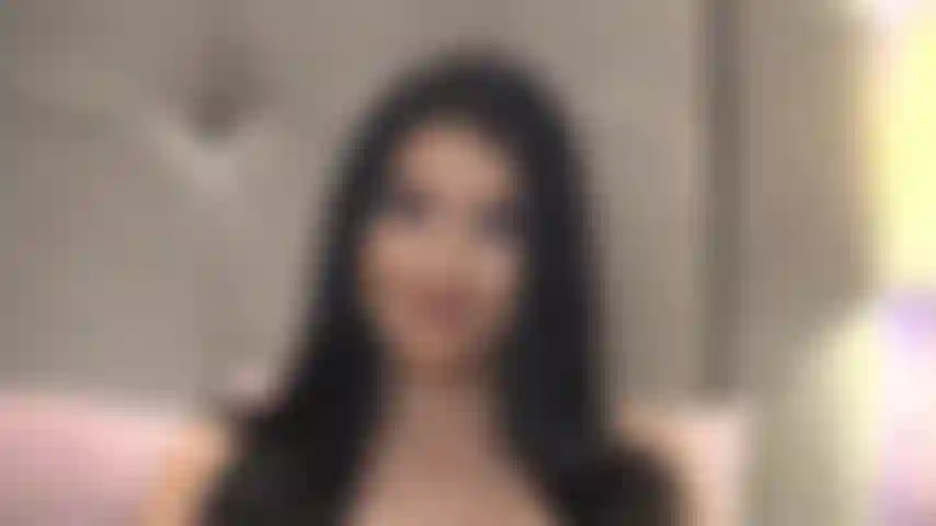 Trance de gooning: tropieza con mis labios brillantes, mis ojos y la negación de ver mi cuerpo desnudo... Está pasando, finalmente me tienes frente a ti desnuda, con solo una mención... No puedes ver, ¡no tienes permitido mirar! Mis ojos, mis labios y quizás un vistazo de mis pechos serán todo lo que tendrás ante tus ojos... Imaginar el resto jugará con tu mente y te hará llegar al borde en pura agonía.