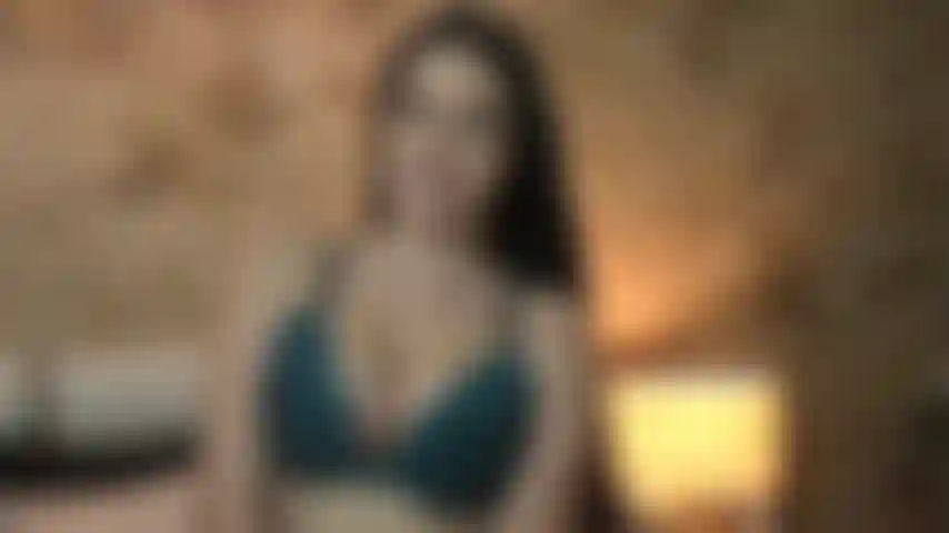 Adorando mis axilas peludas con el hambre de un adicto!