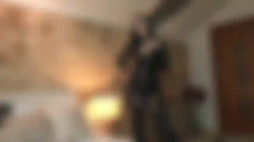 Instruyendo a mi perra mariquita encadenada cómo complacer a estos dos poderosos bbc! Abre la boca y toma sus pollas hasta el fondo, amordazalas y hazlas correrse. Te estamos dando sentido a tu patética vida!