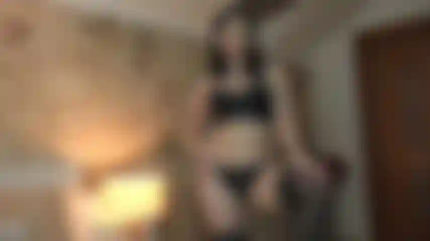 Convirtiéndote en uno de mis esclavos de dinero en muy poco tiempo! Hacerme feliz se convertirá en tu felicidad. Será tan sexy sacar tu tarjeta de crédito de tu bolsillo solo para hacerme feliz, porque sabes que yo.