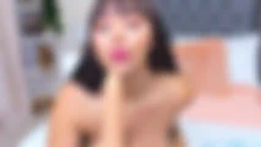 Tu chica favorita, le encanta que le corran en la boca y las tetas.