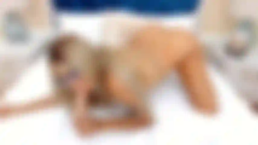 Ven a ver como chupo esta polla y te enseño mi coñito húmedo, quiero chupártela hasta arriba para exprimirte y luego meterte en lo más profundo de mí.