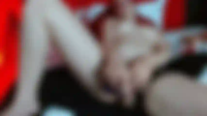 Follame el coño con una flor de pinzas.