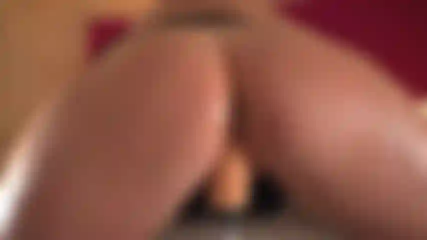 Follando con un consolador robo de 8 pulgadas y un coño goteando jugo que termina con un coño en tu cara con los labios colgando para que puedas admirar el desastre que hiciste.