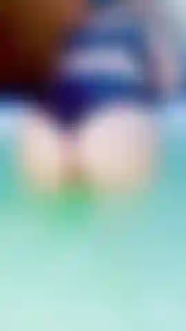 Haciendo twerking en el jacuzzi.