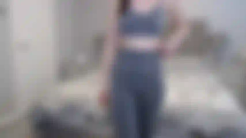 Mostrando mis lindas tetas y mi culo debajo de mi ropa de gimnasia!