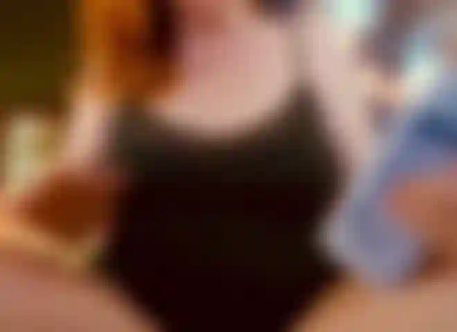 Me pongo loción en las piernas.