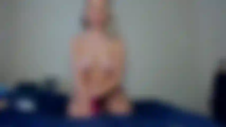 Papá me llena el coño y la boca, cabalgando y mamando.