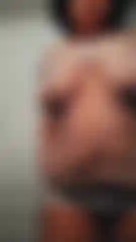 Recuéstate y déjame rebotar en esa polla.